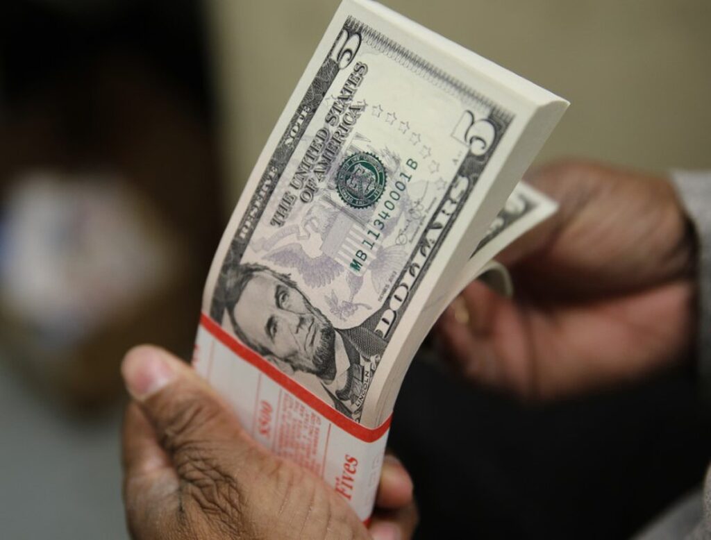 por que houve uma instabilidade no dólar na última semana?