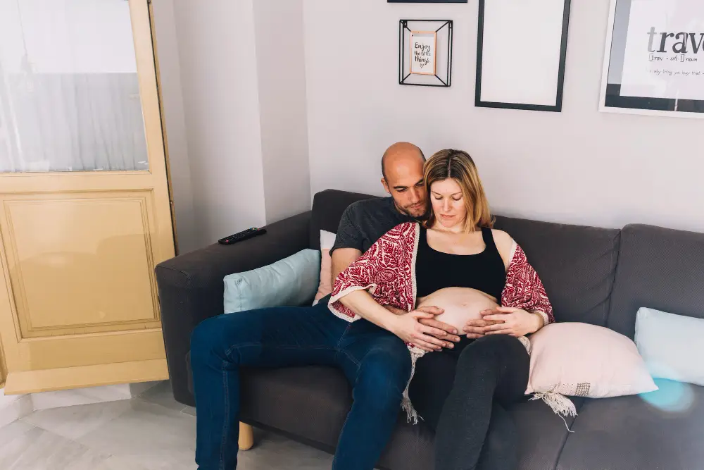 pregnant woman husband living room
